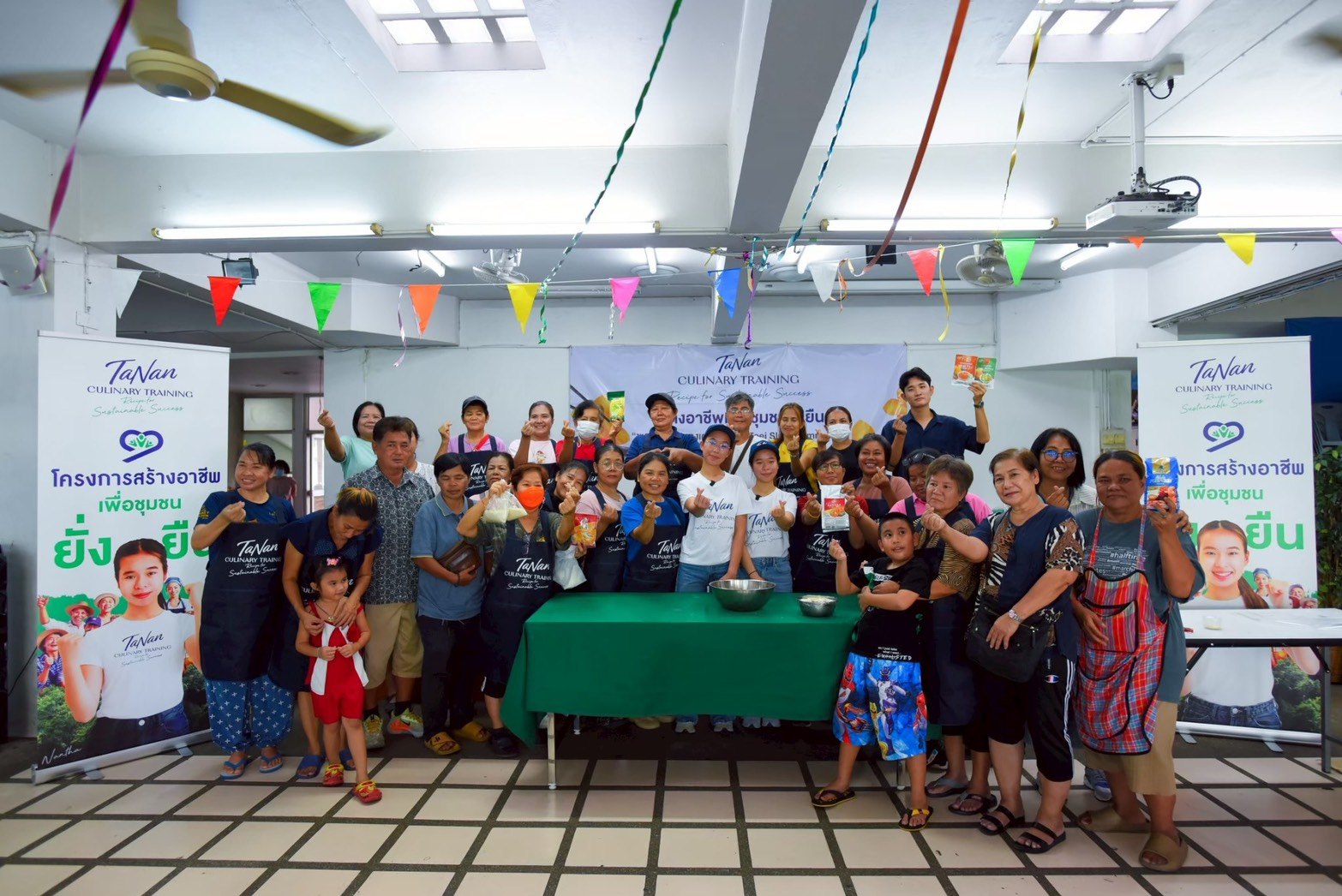 Winnie with Klong Toei community members at a TaNan training